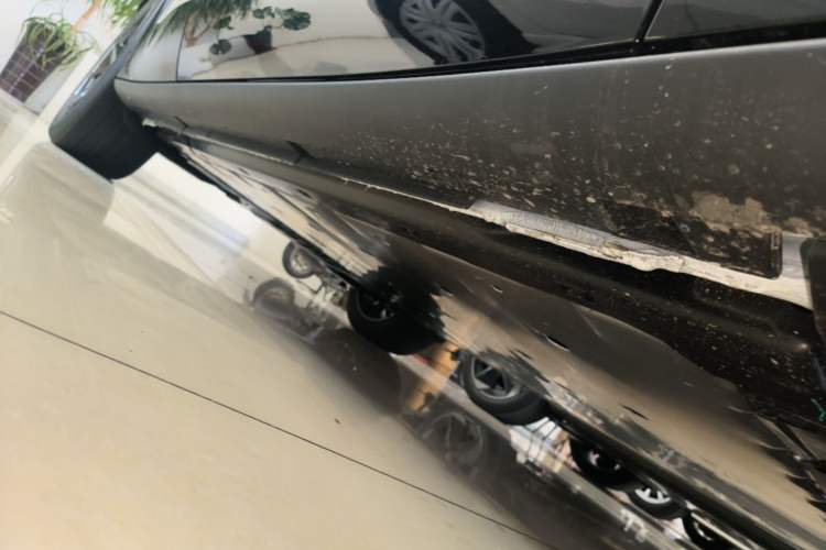 Used Volkswagen ID.UNYX 2025 Pure Model Right Side Sill