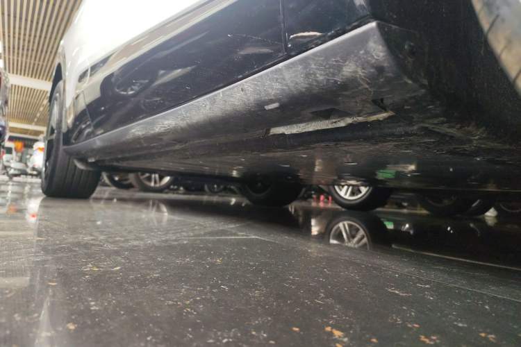 Used Volkswagen ID.UNYX 2025 Pure Model Right Side Sill