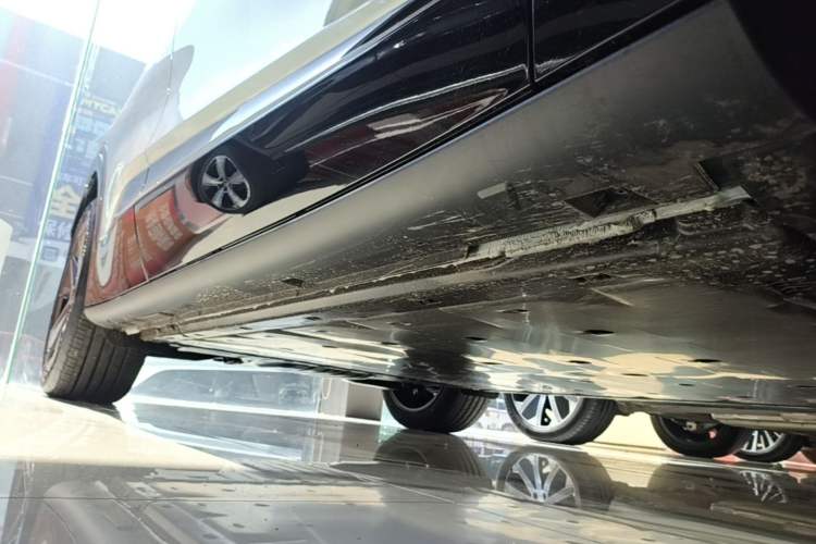 Used Volkswagen ID.UNYX 2025 Pure Model Right Side Sill