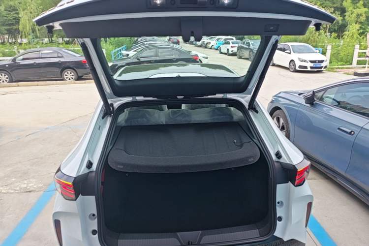 Used Volkswagen ID.UNYX 2025 Pure Model Trunk