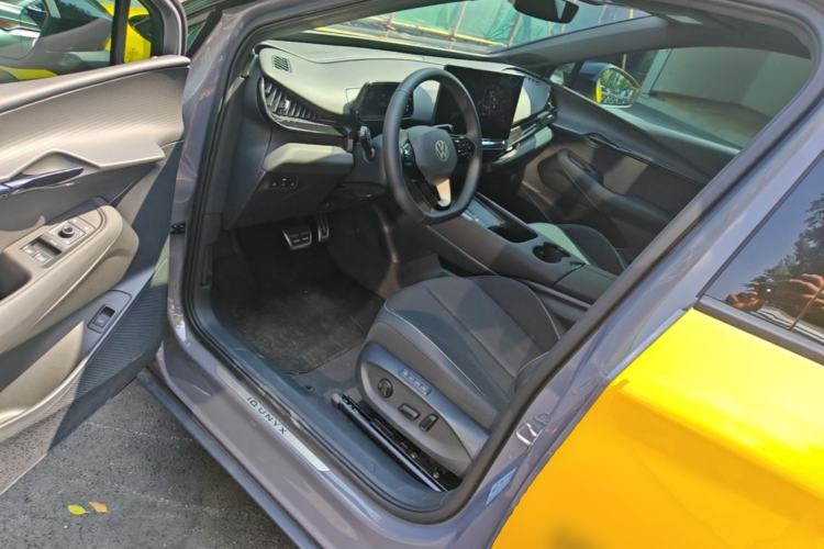 Used Volkswagen ID.UNYX 2025 Pure Model Driver Seat