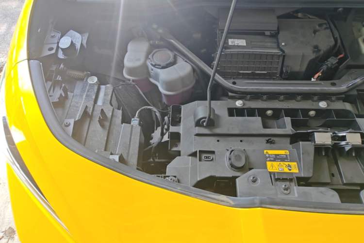 Used Volkswagen ID.UNYX 2025 Pure Model Engine Bay Right