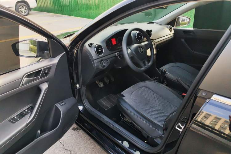 Used Volkswagen Jetta 2017 1.5L Manual Fashion Edition Interior 2