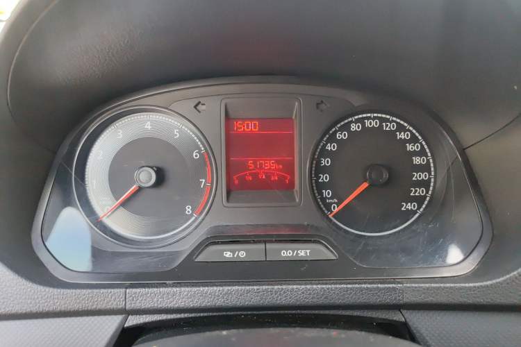 Used Volkswagen Jetta 2017 1.5L Manual Fashion Edition Odometer Close Up