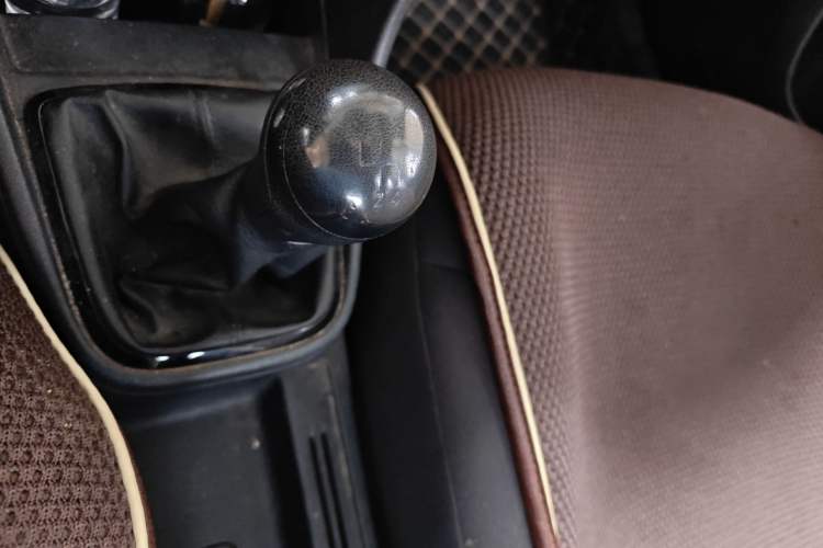 Used Volkswagen Jetta 2013 1.6L Manual Fashion Edition Gear Lever
