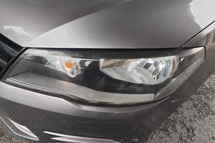 Used Volkswagen Jetta 2013 1.6L Manual Fashion Edition Left Front Headlight