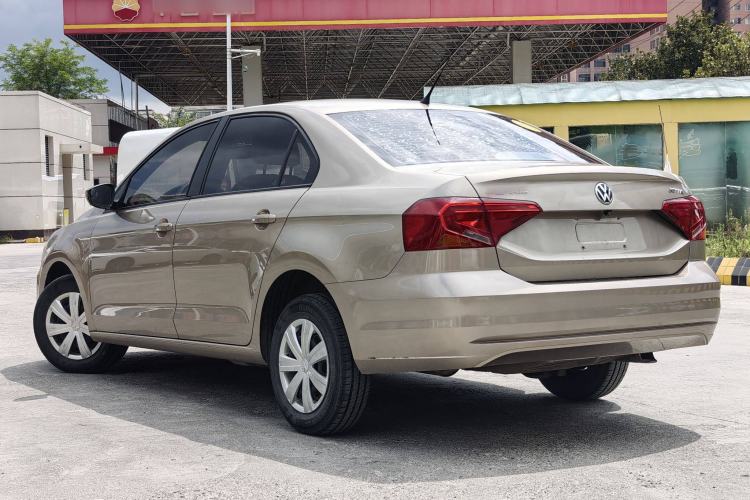 Used Volkswagen Jetta 2017 1.4L Manual Fashion Edition Exterior 4
