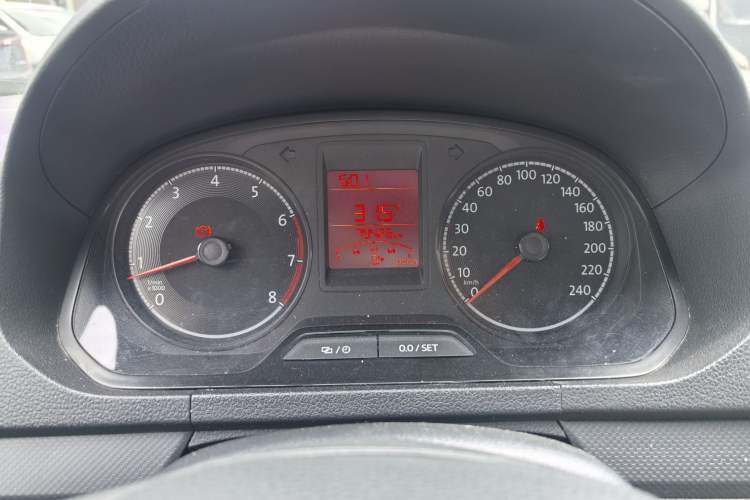 Used Volkswagen Jetta 2017 1.4L Manual Fashion Edition Odometer Close Up