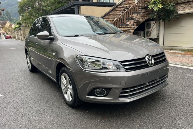 Used Volkswagen Jetta 2013 1.6L Automatic Luxury Model Exterior 2