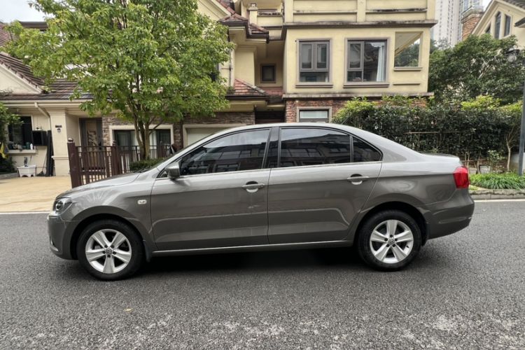 Used Volkswagen Jetta 2013 1.6L Automatic Luxury Model Exterior 3