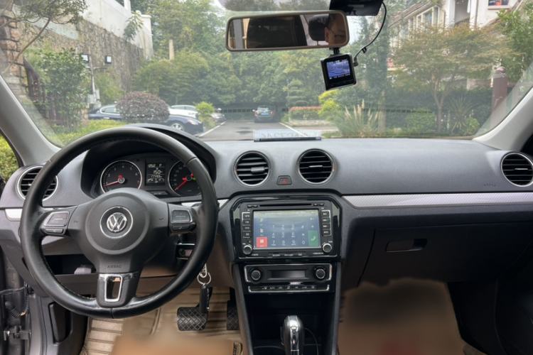Used Volkswagen Jetta 2013 1.6L Automatic Luxury Model Interior 1
