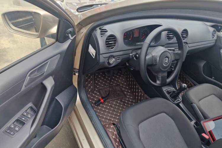 Used Volkswagen Jetta 2013 1.6L Manual Fashion Edition Driver Seat