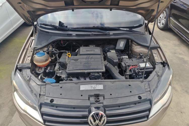 Used Volkswagen Jetta 2013 1.6L Manual Fashion Edition Engine Bay