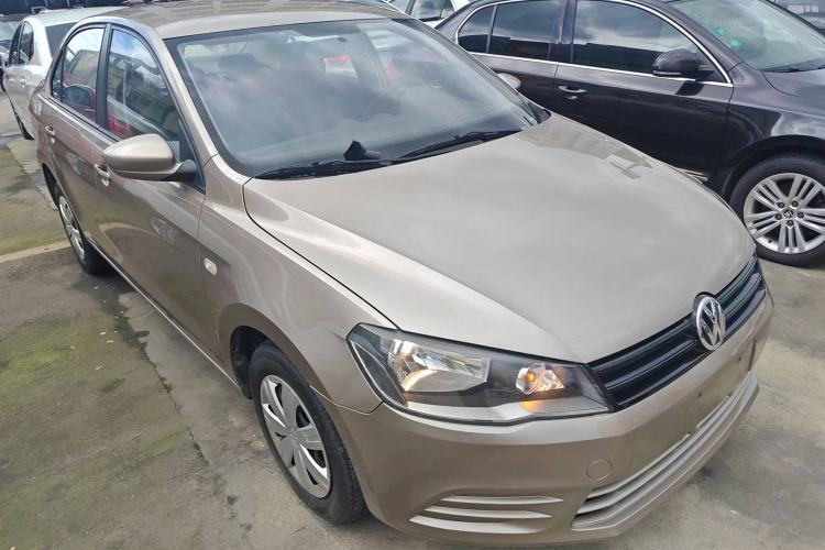 Used Volkswagen Jetta 2013 1.6L Manual Fashion Edition Front Right 45 Deg
