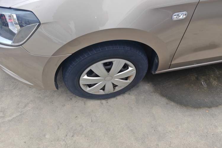 Used Volkswagen Jetta 2013 1.6L Manual Fashion Edition Left Front Wheel Hub