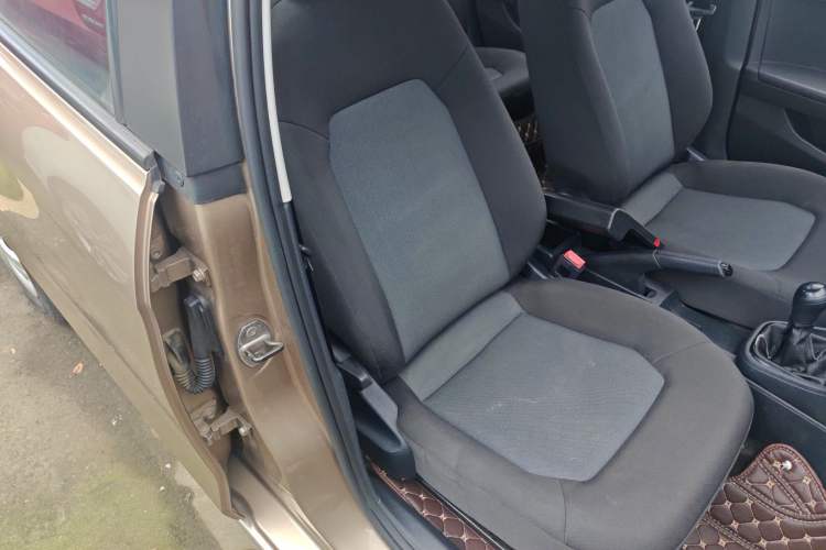 Used Volkswagen Jetta 2013 1.6L Manual Fashion Edition Right Front Seat
