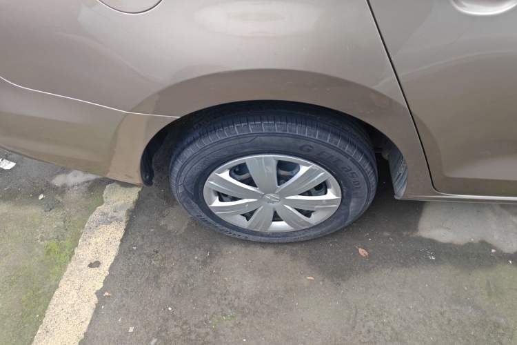 Used Volkswagen Jetta 2013 1.6L Manual Fashion Edition Right Rear Wheel Hub