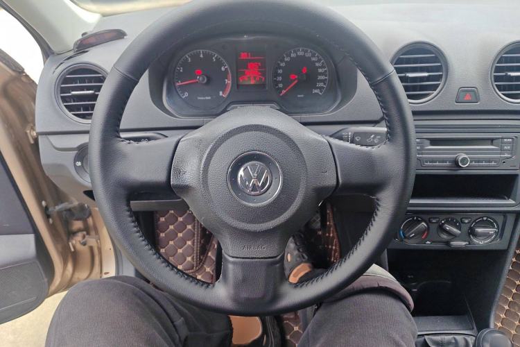 Used Volkswagen Jetta 2013 1.6L Manual Fashion Edition Steering Wheel