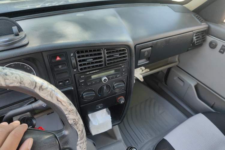 Used Volkswagen Jetta 2008 CIX-P Partner Model Audio And AC Panel
