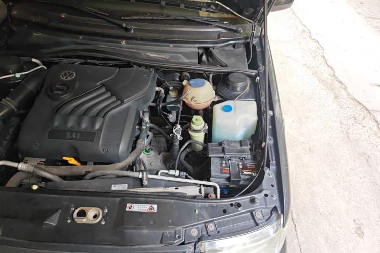 Used Volkswagen Jetta 2008 CiF-P Partner Engine Bay Left