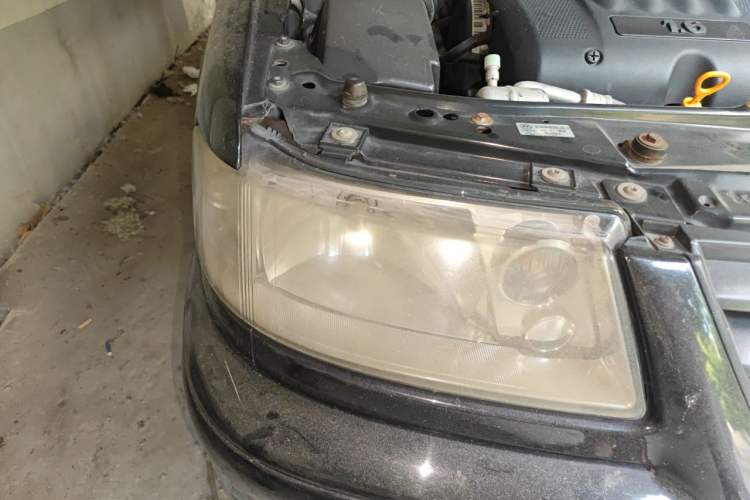 Used Volkswagen Jetta 2008 CiF-P Partner Right Front Headlight