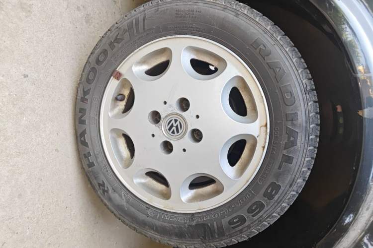 Used Volkswagen Jetta 2008 CiF-P Partner Right Front Wheel Hub