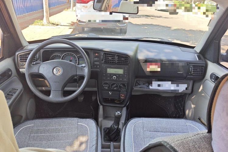 Used Volkswagen Jetta 2008 CIF Spring Model Center Console