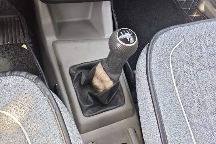 Used Volkswagen Jetta 2008 CIF Spring Model Gear Lever