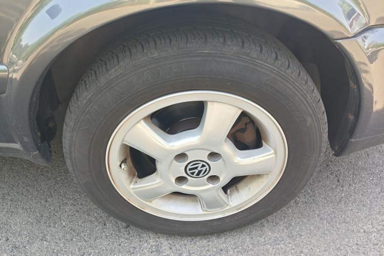 Used Volkswagen Jetta 2008 CIF Spring Model Right Front Wheel Hub