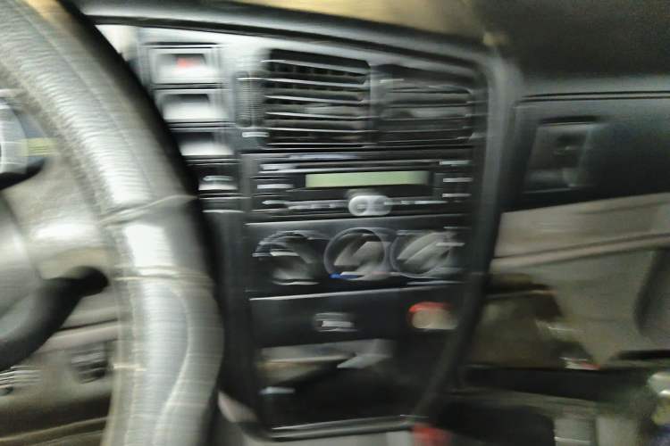 Used Volkswagen Jetta 2008 CiF-P Partner Audio And AC Panel