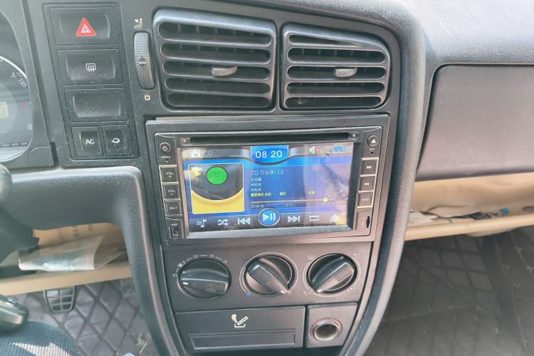 Used Volkswagen Jetta 2008 GiF Avant-Garde Audio And AC Panel