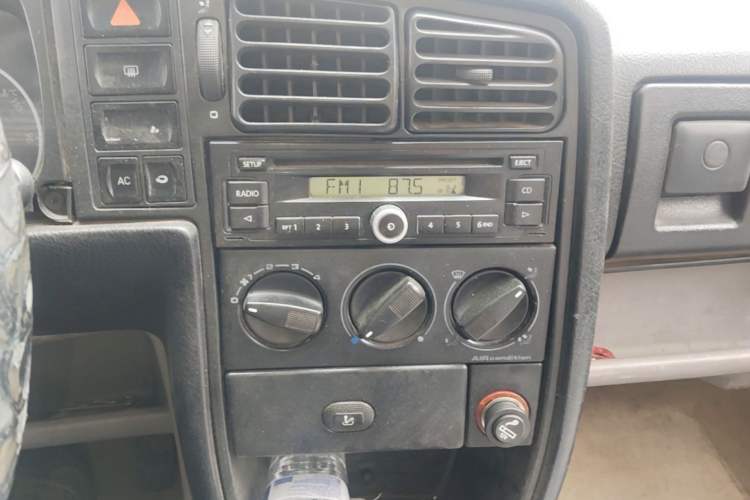 Used Volkswagen Jetta 2008 CiF-P Partner Audio And AC Panel