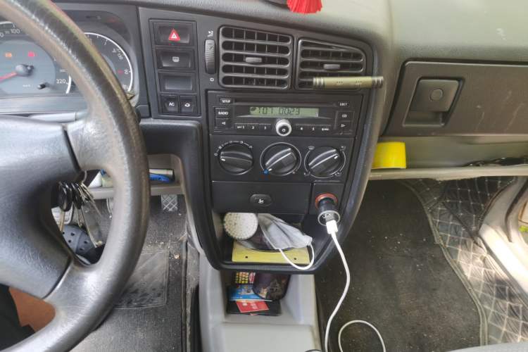 Used Volkswagen Jetta 2008 CiF-P Partner Audio And AC Panel