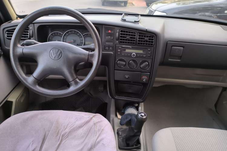 Used Volkswagen Jetta 2008 CiF-P Partner Center Console