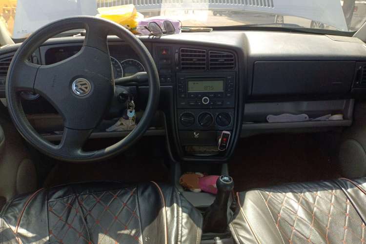 Used Volkswagen Jetta 2008 CIF Spring Model Center Console