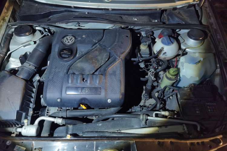 Used Volkswagen Jetta 2008 CIX-P Partner Model Engine Bay