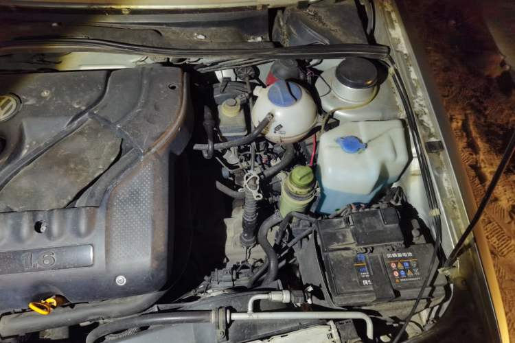Used Volkswagen Jetta 2008 CIX-P Partner Model Engine Bay Left