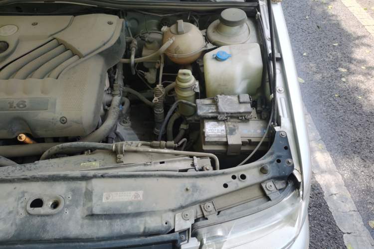 Used Volkswagen Jetta 2008 CiF-P Partner Engine Bay Left