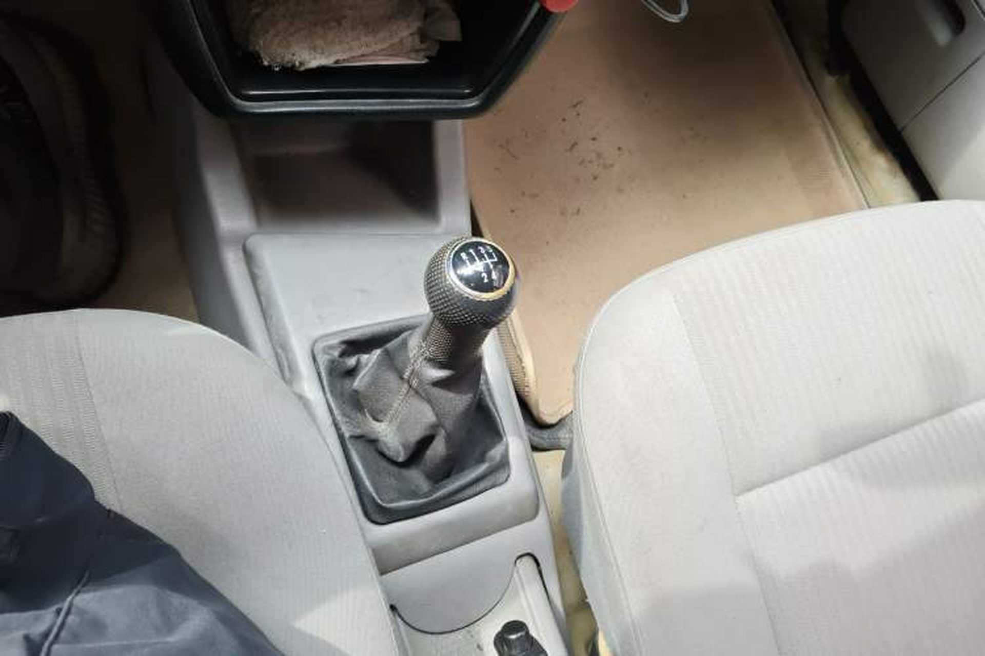 Used Volkswagen Jetta 2008 CIX-P Partner Model Gear Lever