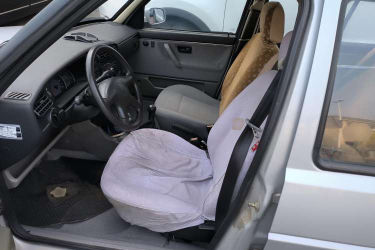 Used Volkswagen Jetta 2008 CiF-P Partner Left Front Seat