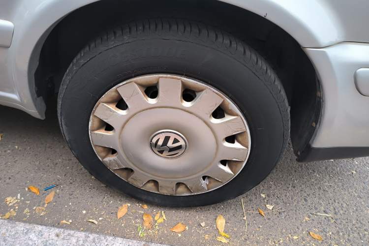 Used Volkswagen Jetta 2008 CiF-P Partner Right Front Wheel Hub