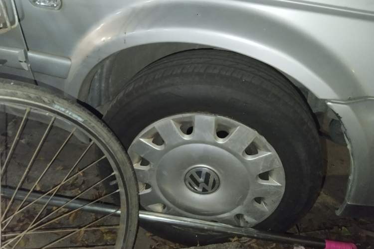 Used Volkswagen Jetta 2008 CiF-P Partner Right Front Wheel Hub