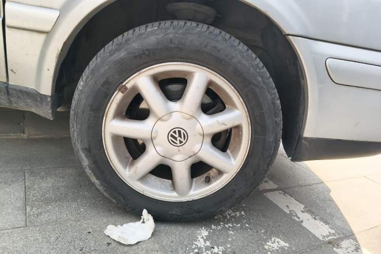 Used Volkswagen Jetta 2008 GiF Avant-Garde Right Front Wheel Hub