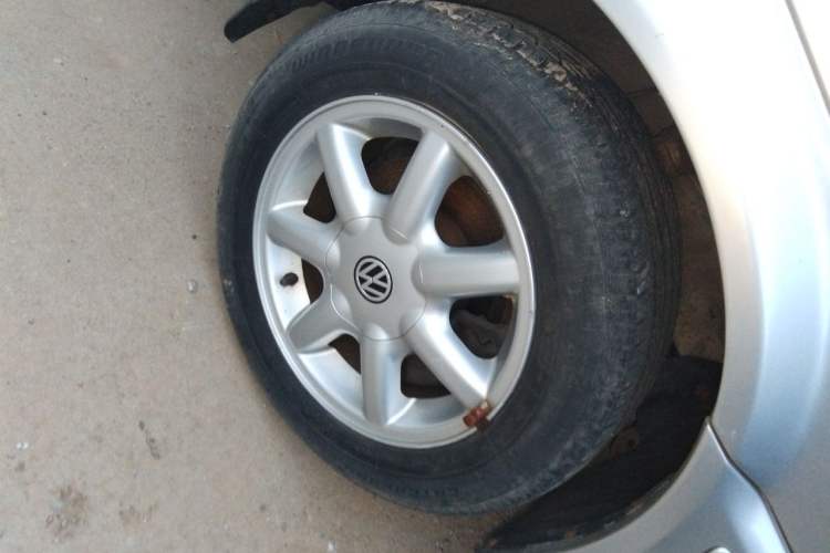Used Volkswagen Jetta 2008 CIF Spring Model Right Front Wheel Hub