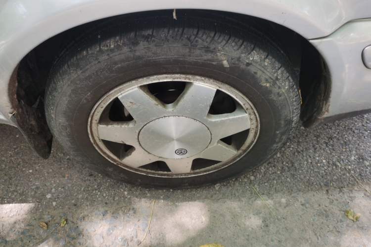 Used Volkswagen Jetta 2008 CiF-P Partner Right Front Wheel Hub