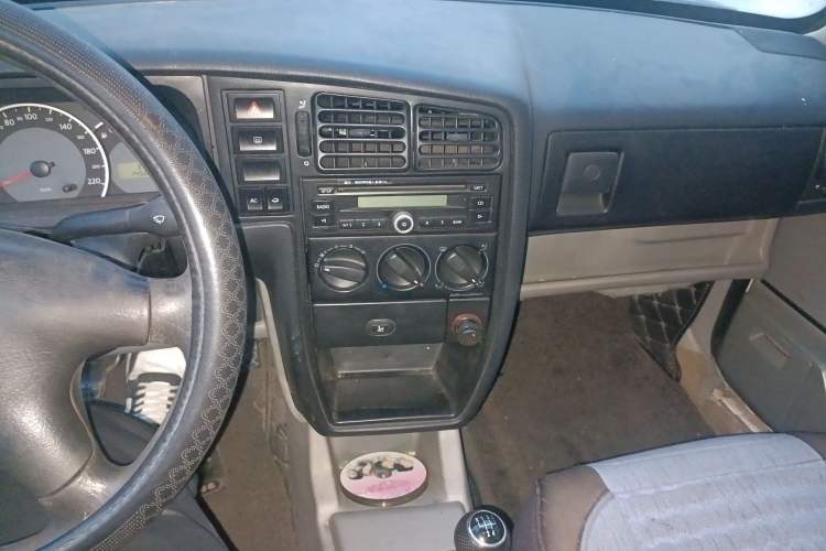 Used Volkswagen Jetta 2008 CiF-P Partner Audio And AC Panel