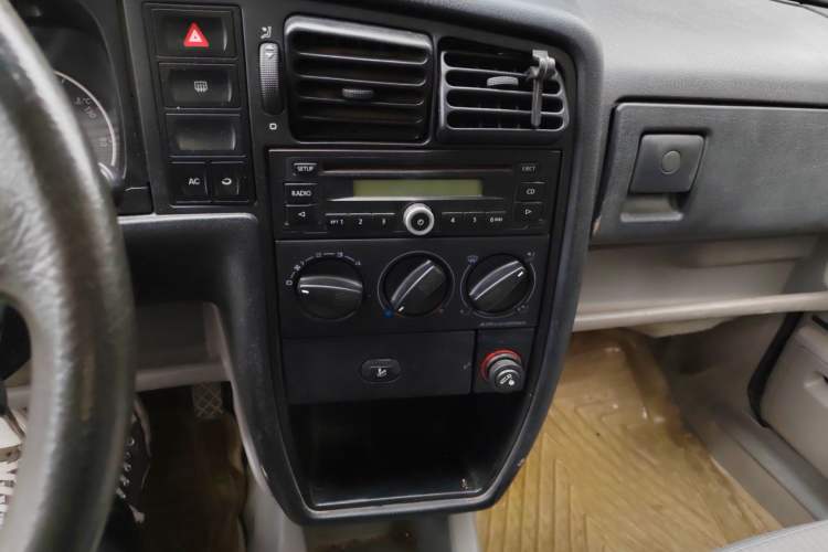 Used Volkswagen Jetta 2008 CIX-P Partner Model Audio And AC Panel