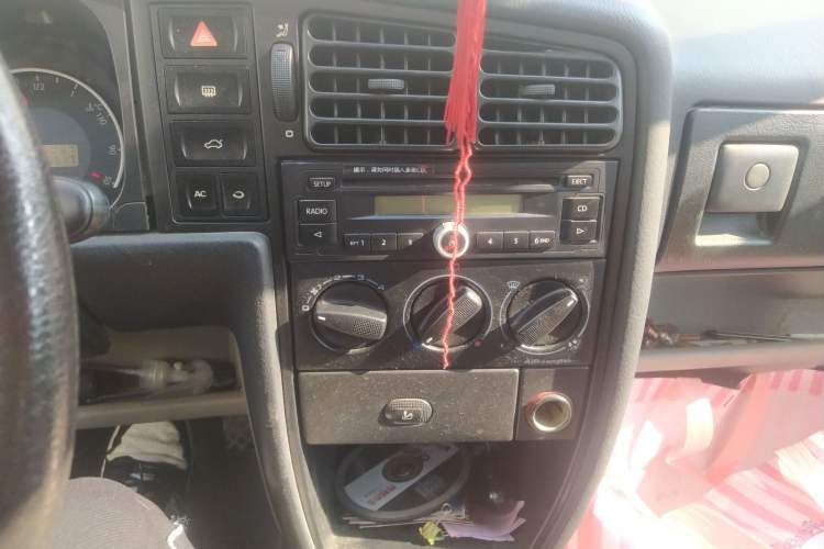 Used Volkswagen Jetta 2008 CiF-P Partner Audio And AC Panel