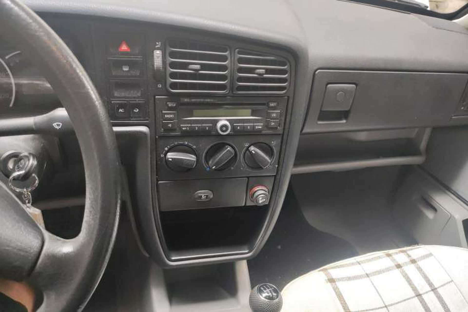 Used Volkswagen Jetta 2008 CiF-P Partner Audio And AC Panel