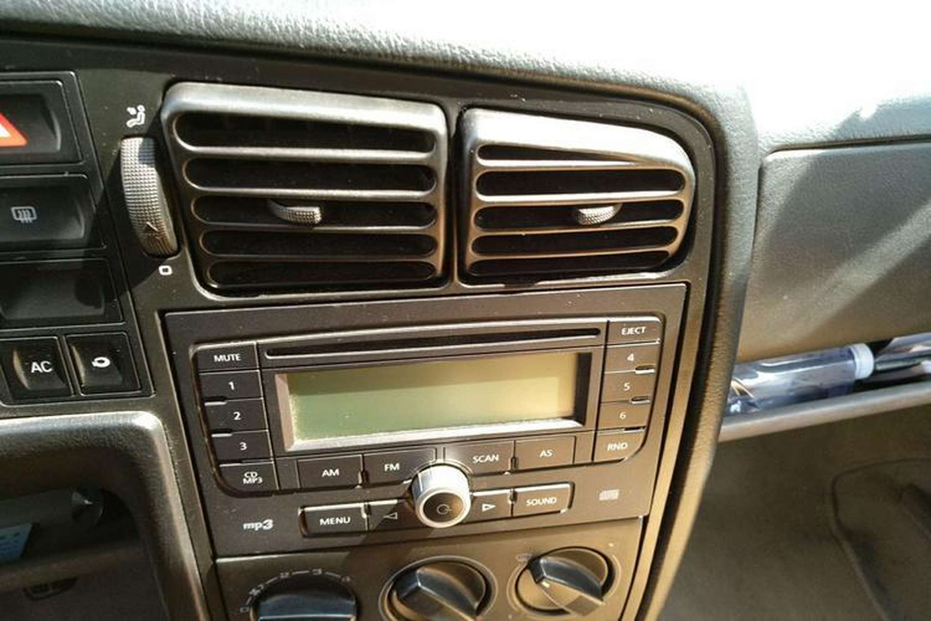 Used Volkswagen Jetta 2008 CIF Spring Model Audio And AC Panel